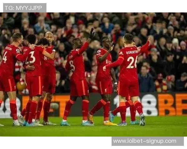 意甲激战巴黎圣日耳曼险胜利物浦引发转会风波与球迷热议